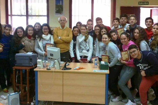 Miguel F. Villegas en una charla en el IES Casanova de La Algaba