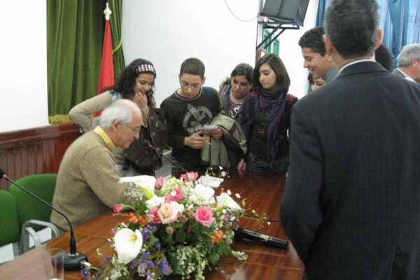 Miguel F. Villegas en una charla en el IES El Pilar de Tetuán, Marruecos