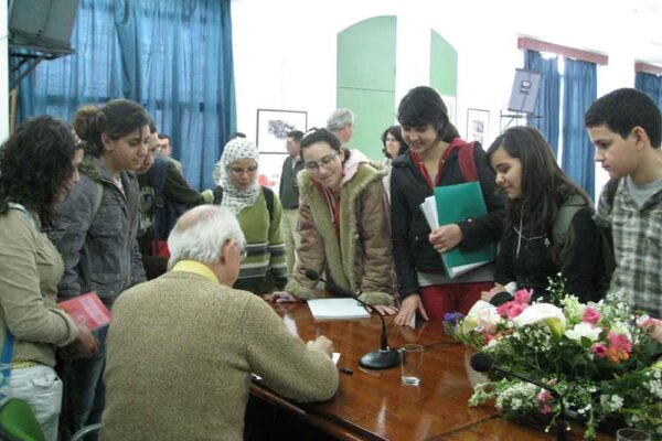 Miguel F. Villegas en una charla en el IES El Pilar de Tetuán, Marruecos