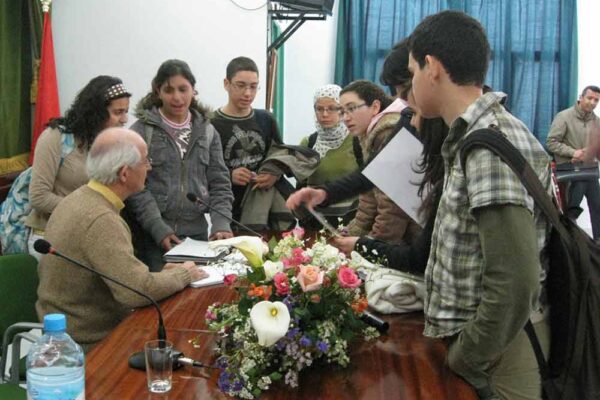 Miguel F. Villegas en una charla en el IES El Pilar de Tetuán, Marruecos