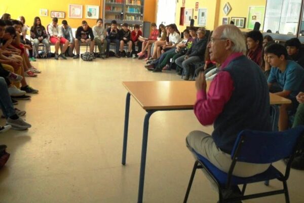 Miguel F. Villegas en una charla en el IES Ítaca