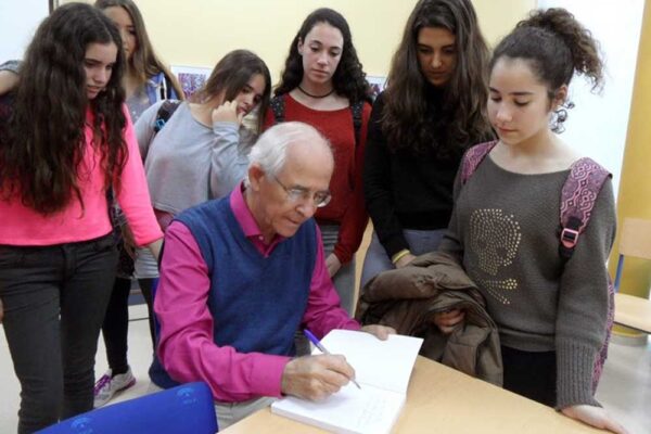 Miguel F. Villegas en una charla en el IES Ítaca